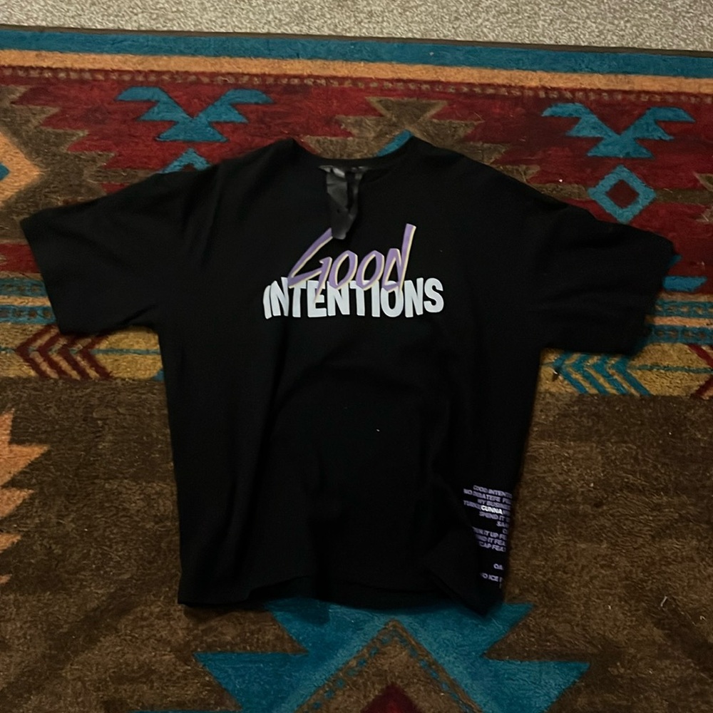 V lone for sale size large purple and black brand new